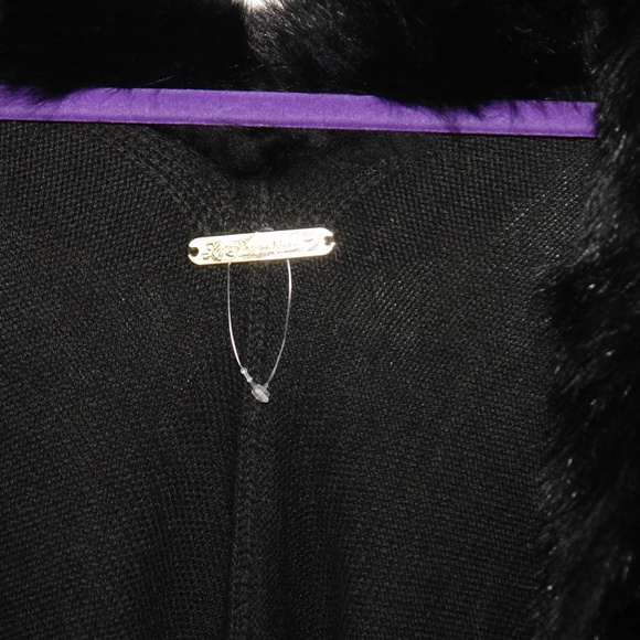 SOLD. NEW La Fiorentina Black Wool Blend Open Sweater Wrap Fox Fur Trim One Size - Picture 9 of 9